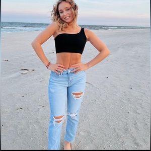 selling these jeans!! so cute worn a few times :)